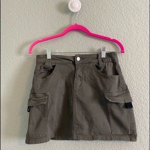 Almost Famous mini cargo skirt, S